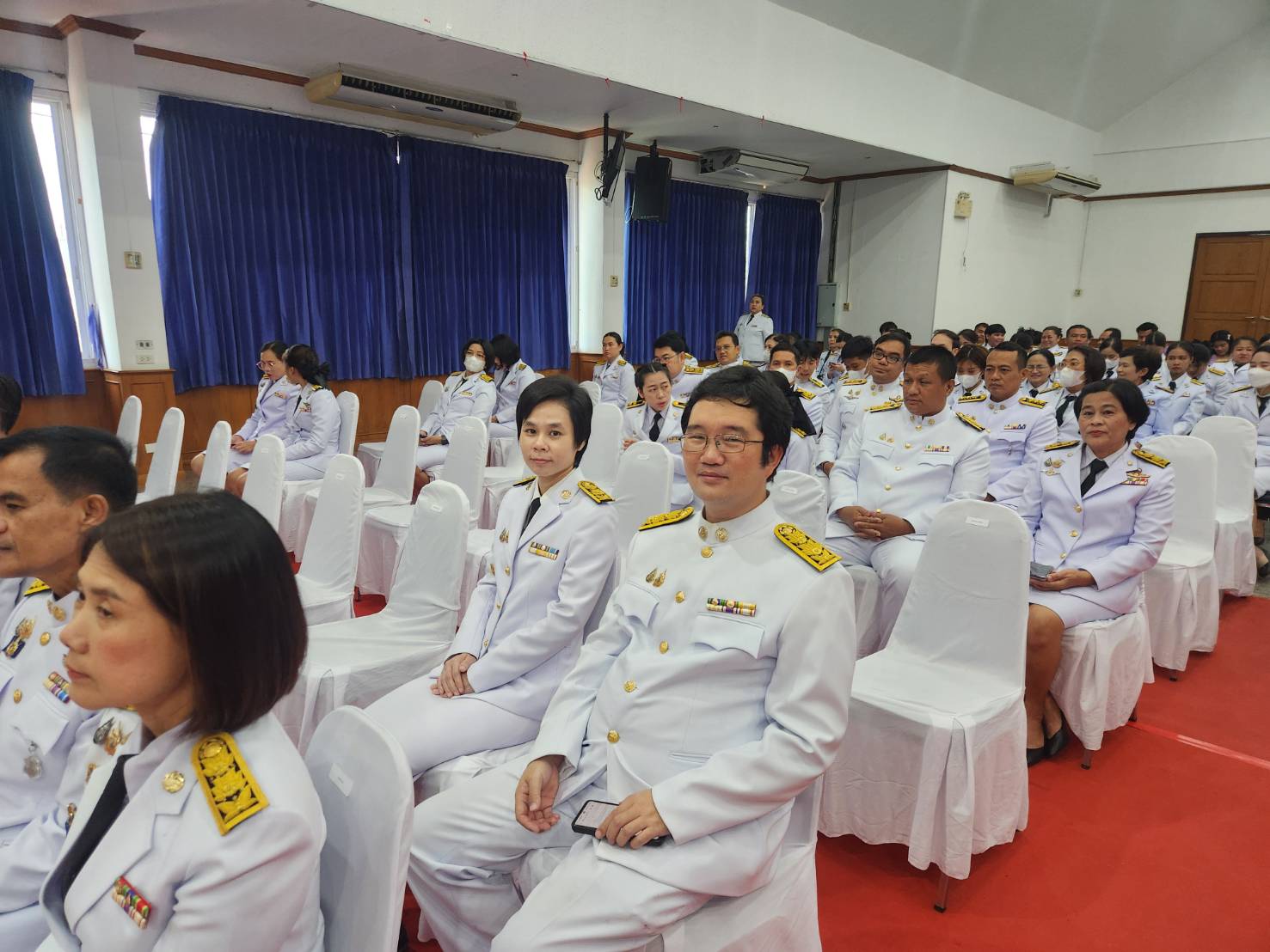 title -  ปฏิรูปที่ดินจังหวัดปทุมธานี และเจ้าหน้าที่ ส.ป.ก.ปทุมธานี เข้าร่วมพิธีวางพวงมาลาถวายราชสักการะเบื้องหน้าพระบรมสาทิสลักษณ์ พระบาทสมเด็จพระปกเกล้าเจ้าอยู่หัว เนื่องในโอกาส วันที่ระลึก “พระบาทสมเด็จพระปกเกล้าเจ้าอยู่หัว”